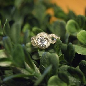 NWT Costume Jewelry Faux Diamond Ring Size 6